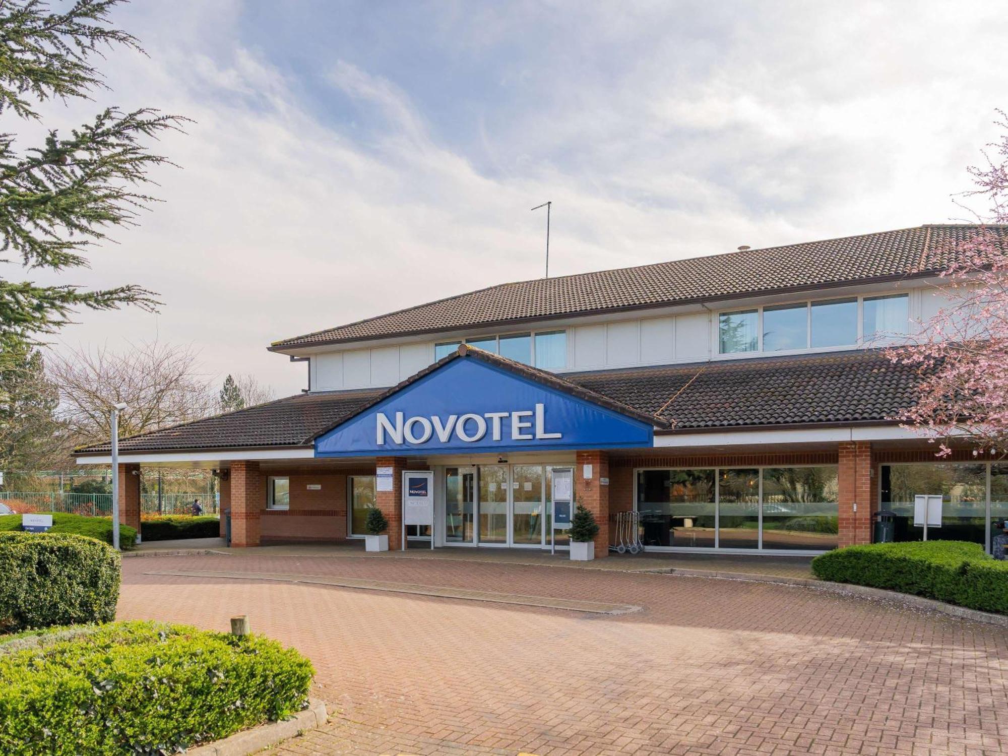 Novotel Милтон-Кейнс Экстерьер фото