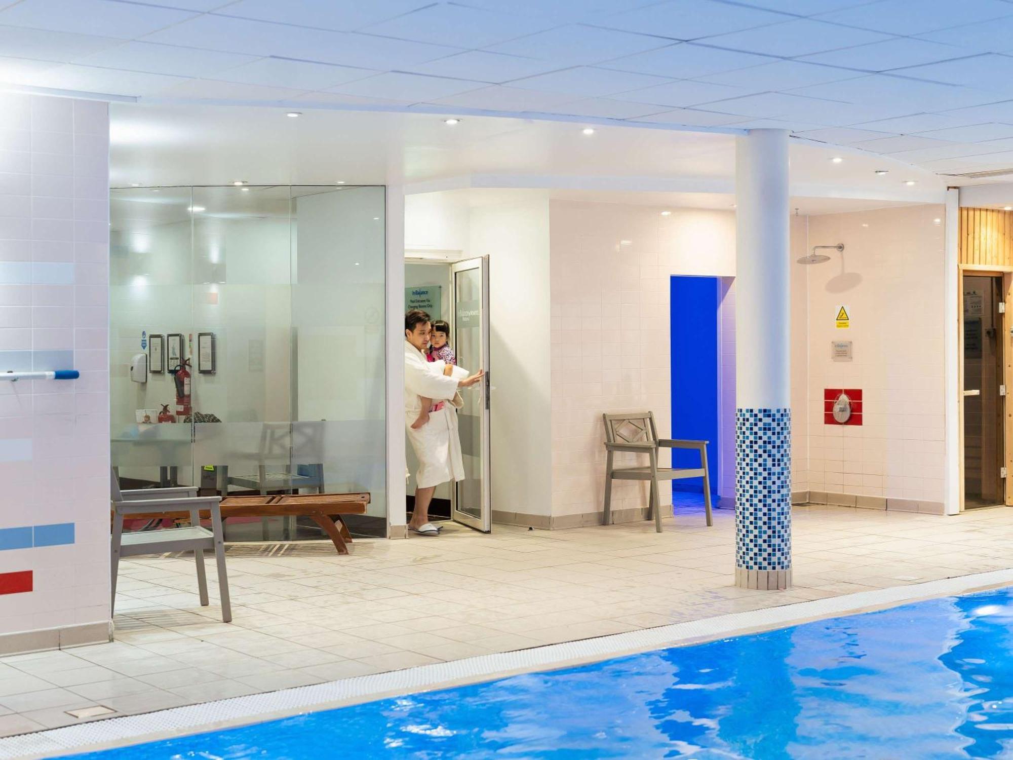 Novotel Милтон-Кейнс Экстерьер фото
