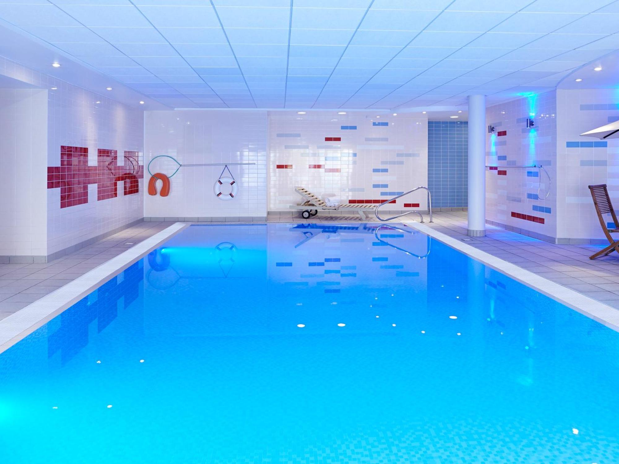 Novotel Милтон-Кейнс Экстерьер фото
