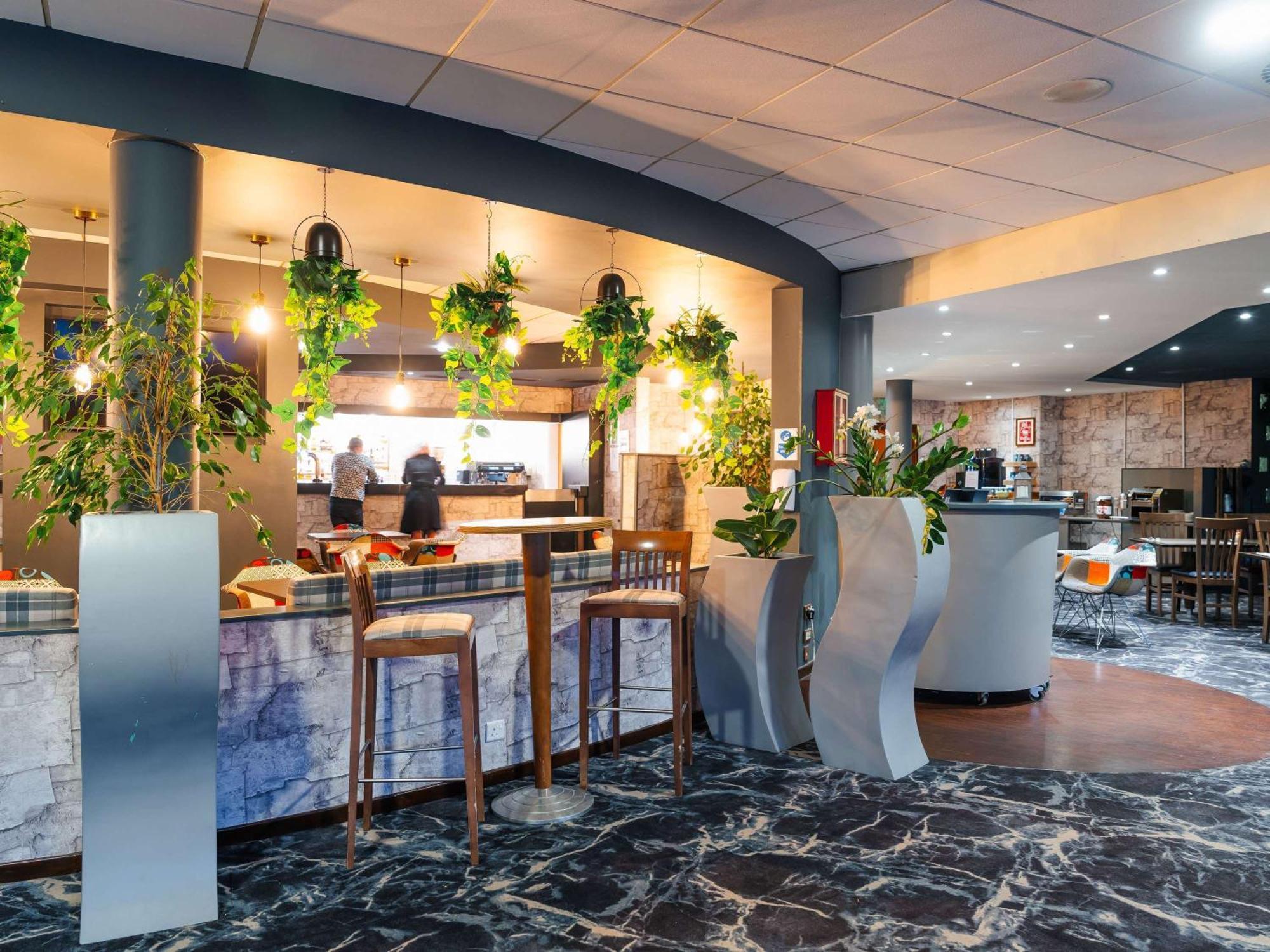 Novotel Милтон-Кейнс Экстерьер фото