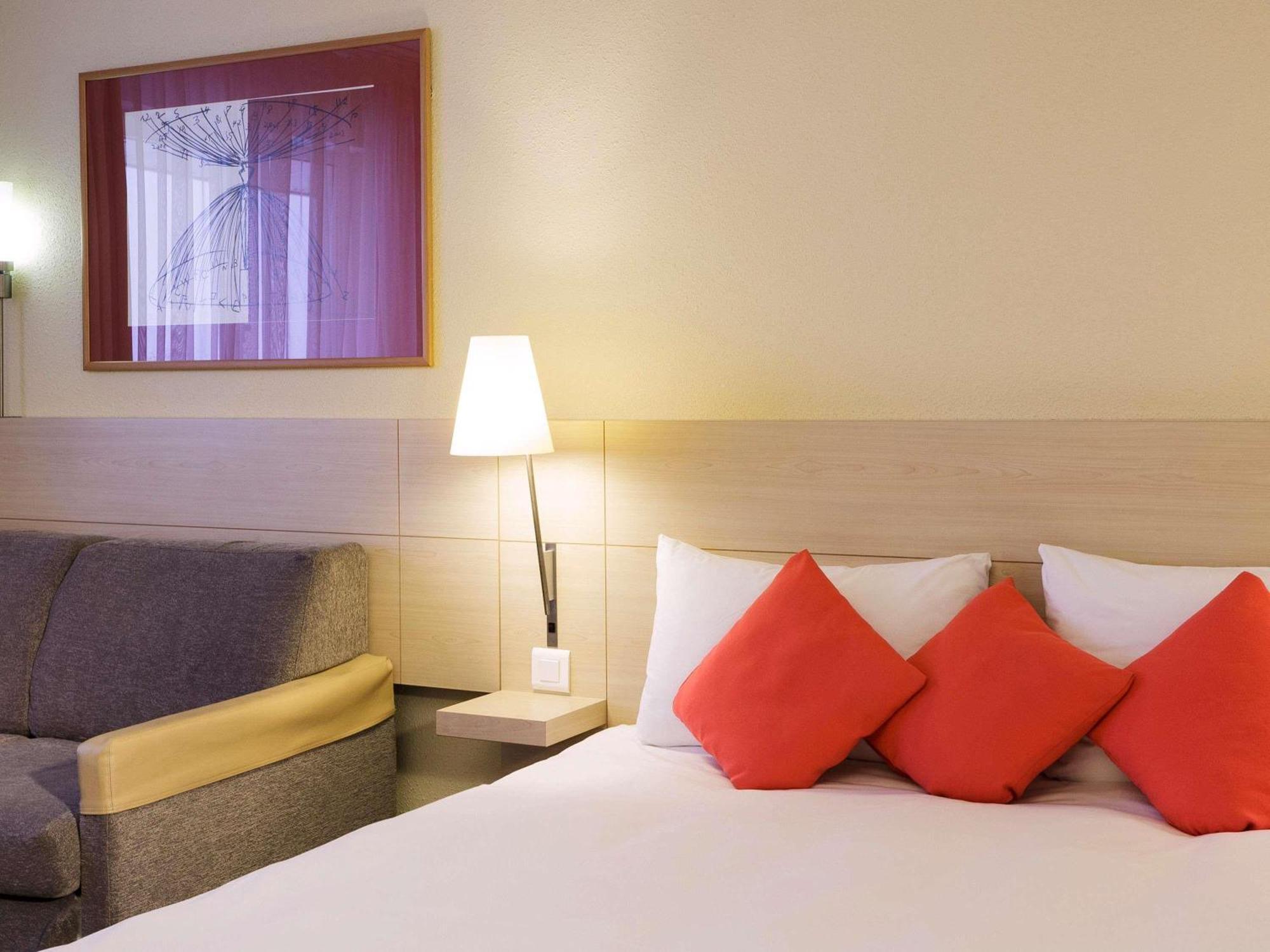 Novotel Милтон-Кейнс Экстерьер фото