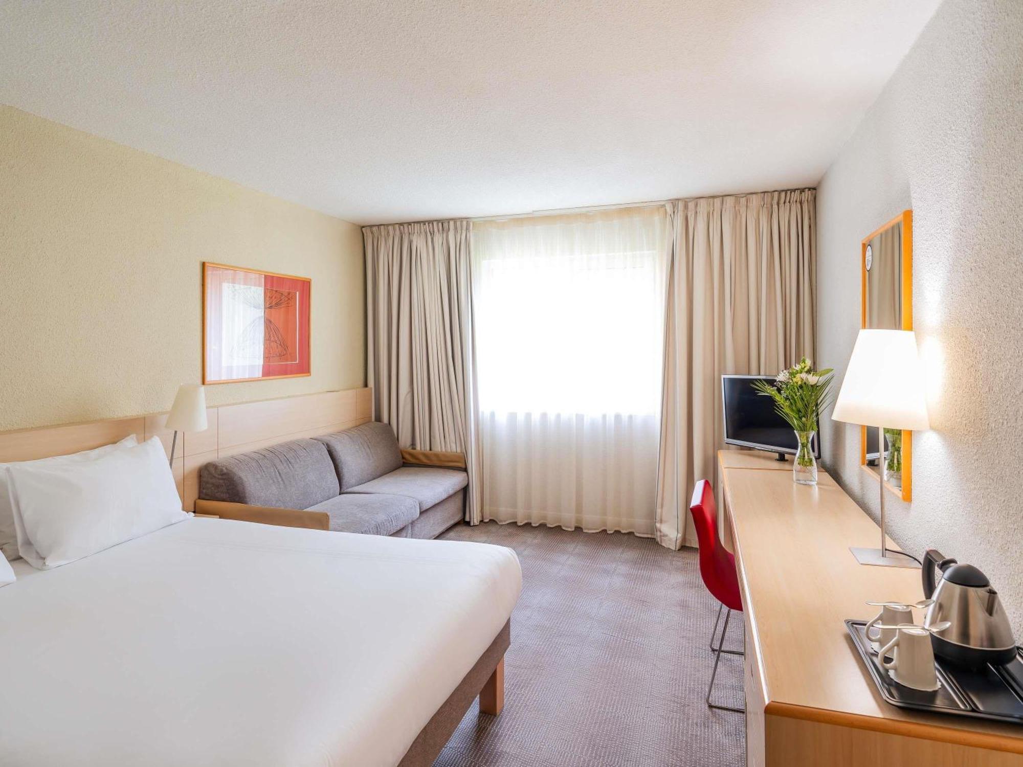 Novotel Милтон-Кейнс Экстерьер фото