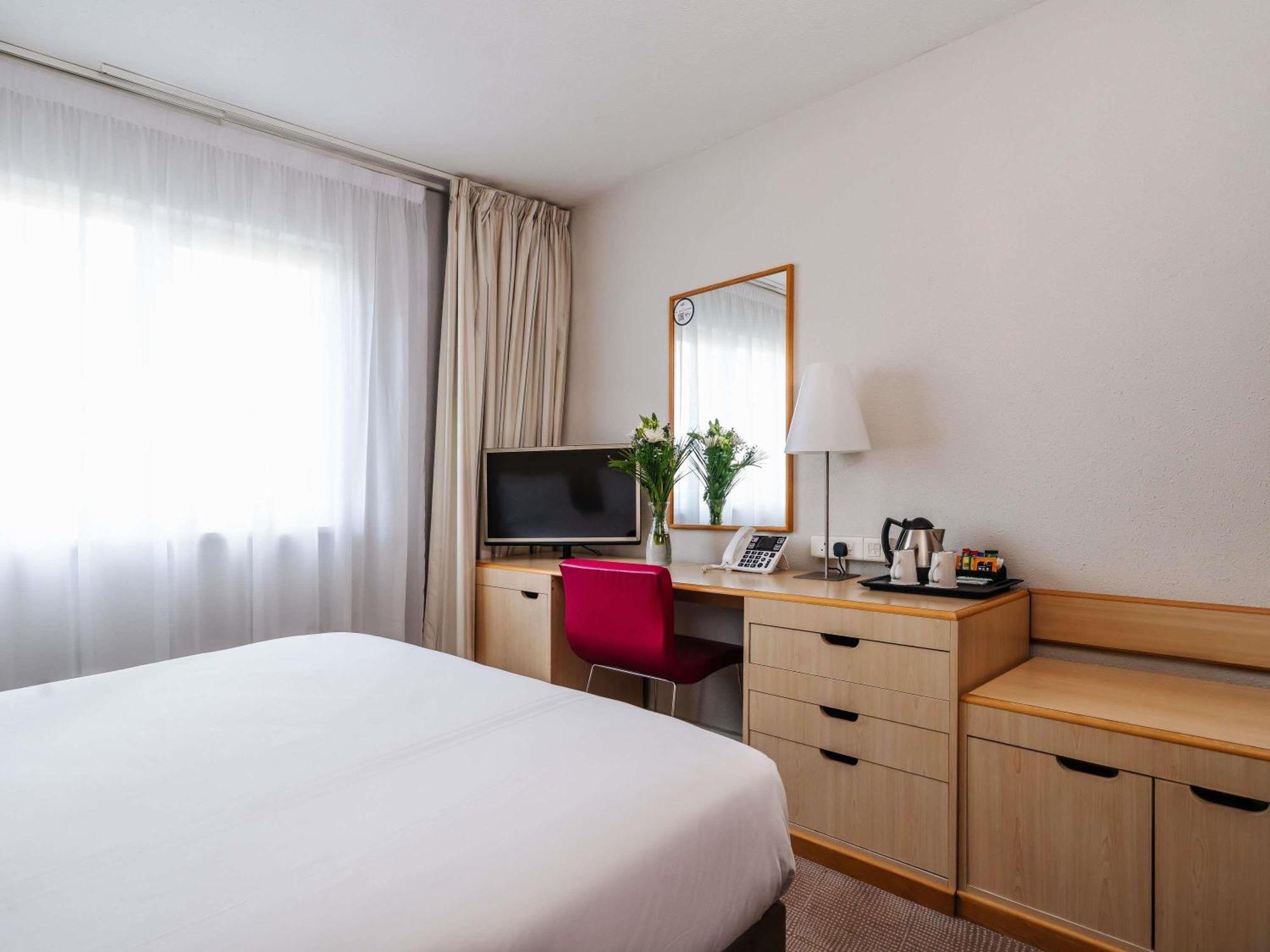 Novotel Милтон-Кейнс Экстерьер фото