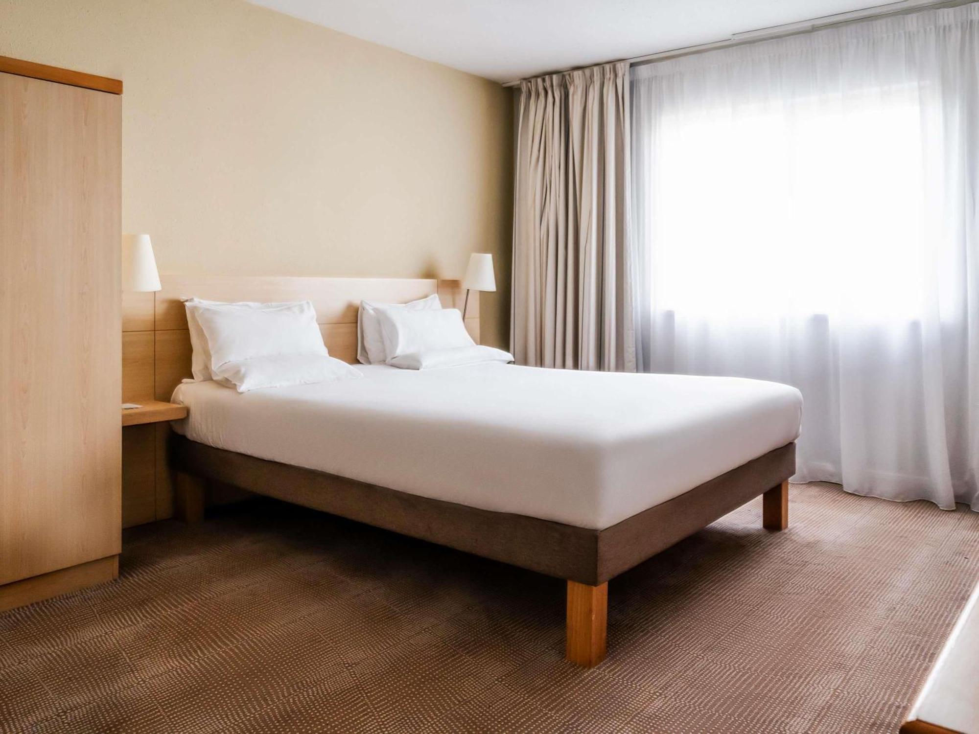 Novotel Милтон-Кейнс Экстерьер фото